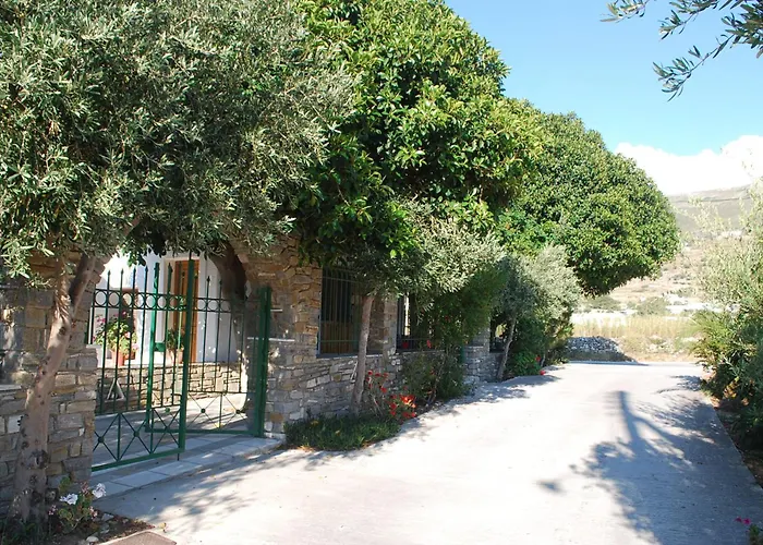 Hotels Close to Airport Siroco'S Rooms And Studios