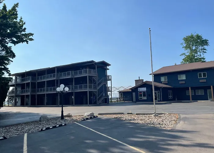 Lake Bluff Inn And Suites