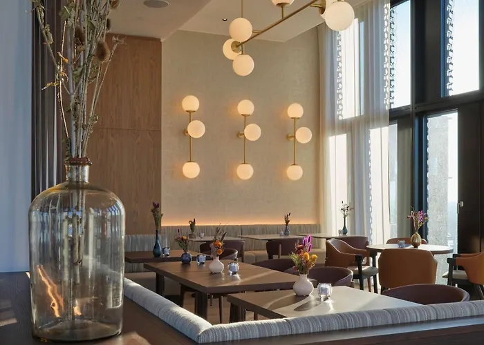 Luxury hotel only: Adina Apartment Hotel Munich