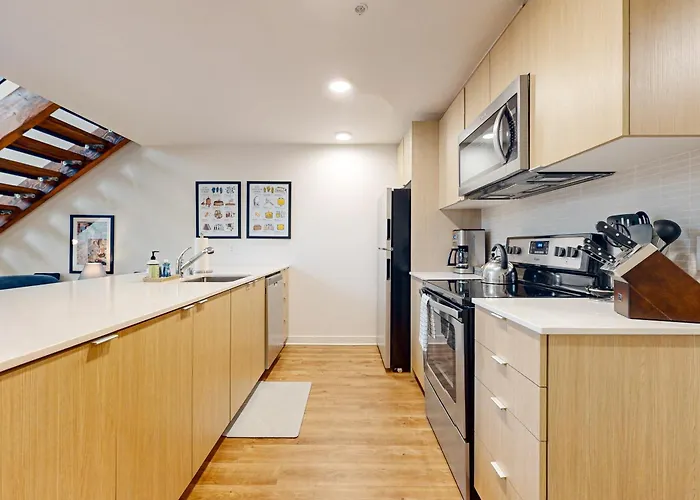 Hotel near College: Central Loft