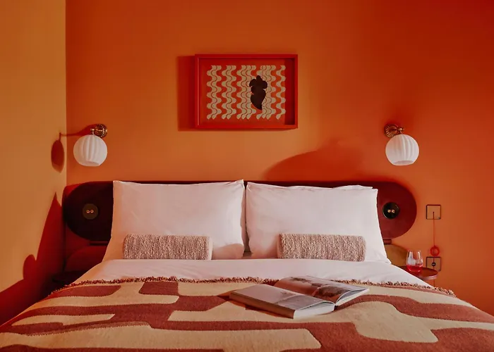 Ember Locke Kensington