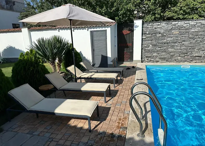  Garden Lounge