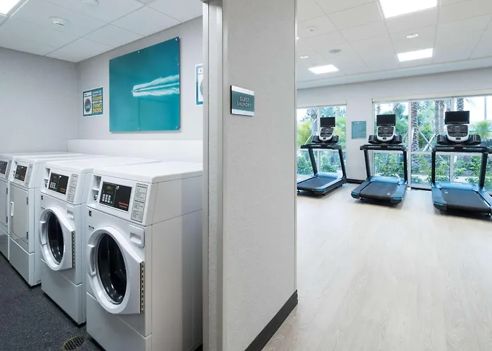 Central hotel: Hampton Inn & Suites Cape Canaveral Cruise Port, Fl