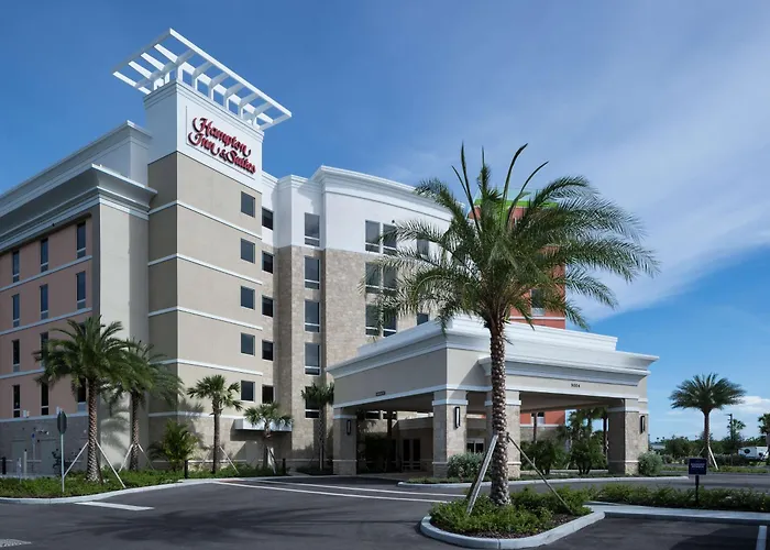 Central hotel: Hampton Inn & Suites Cape Canaveral Cruise Port, Fl