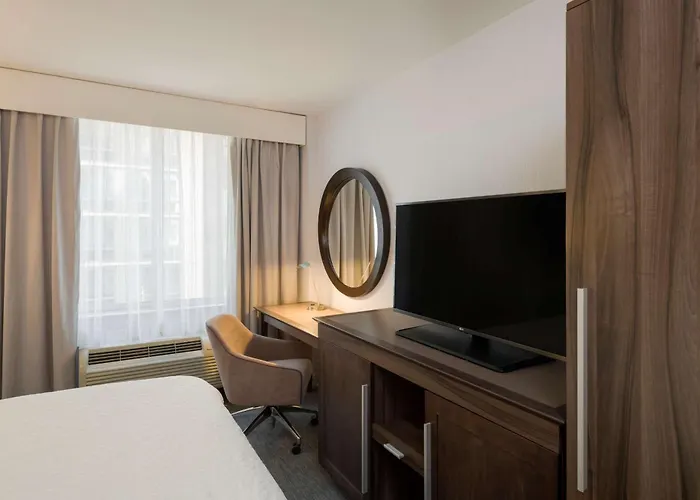 3 star hotel: Hampton Inn Manhattan - Times Square South
