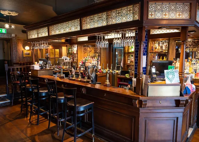 Hotels Close to Airport Edinburgh Whisky House