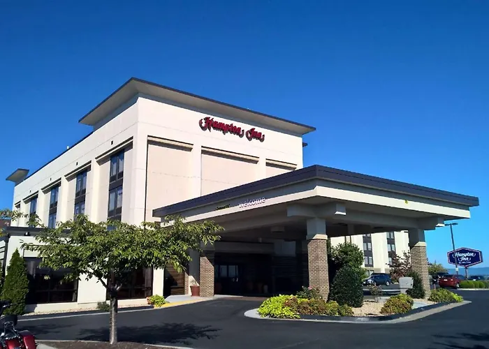 Hotel with pool: Hampton Inn Harrisonburg - University