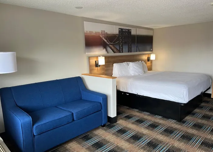 Beach hotel: Days-Inn By Wyndham Liverpool-Syracuse