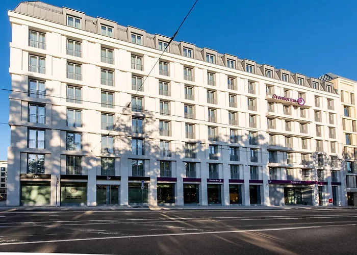 Central hotel: Premier Inn Leipzig City Oper