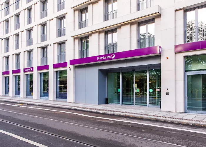 Central hotel: Premier Inn Leipzig City Oper