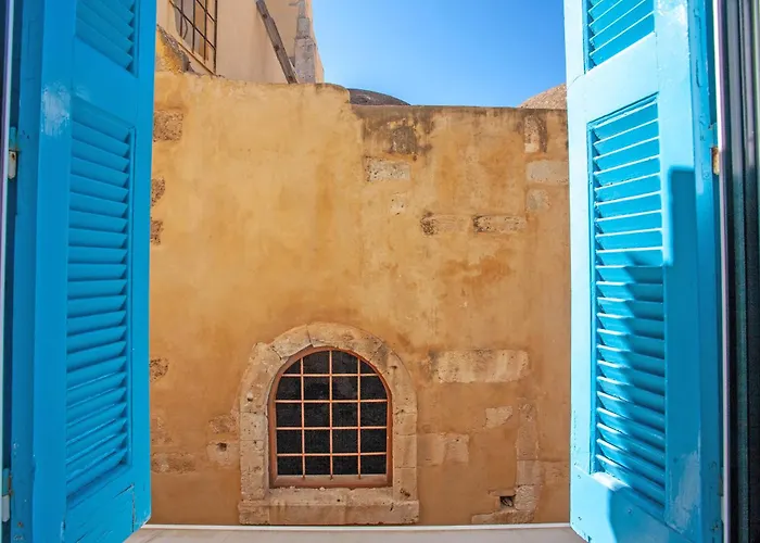 Cheap hotel: Lucia Hotel