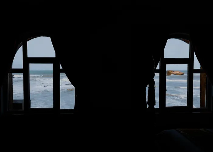 Hotel near College: Riad Perle D'Eau