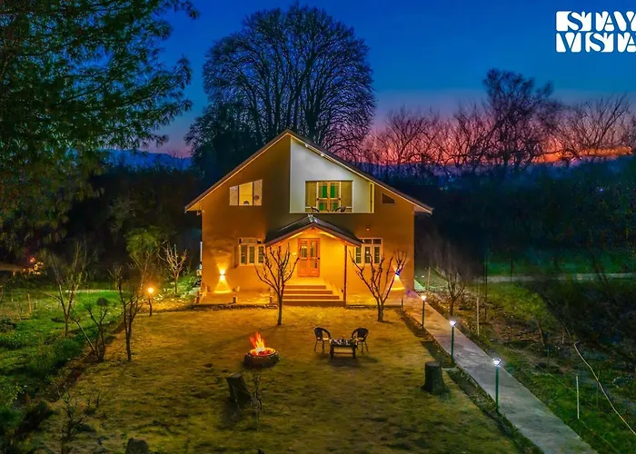 Bungalow rentals Dewan Bagh With Heater At Srinagar By Stayvista