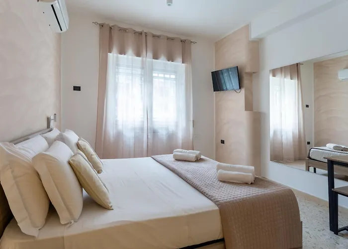 Albergo centrale: Napoli Fly Guest House 290