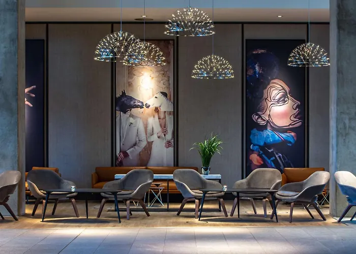 Luxury hotel only: Radisson Blu Hotel Frankfurt