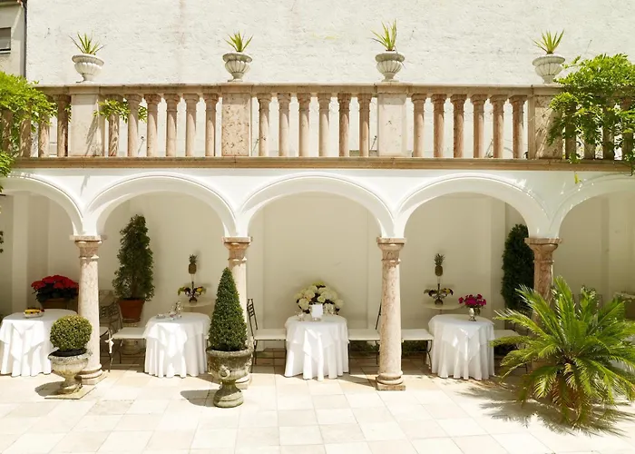 Romantic hotel: Hotel Opera