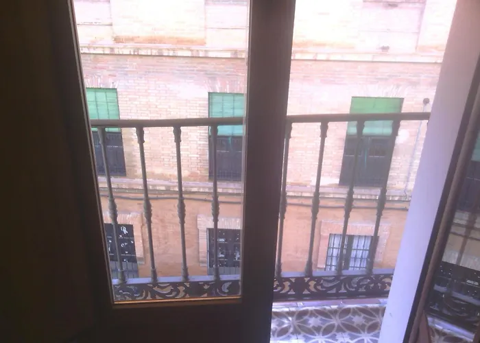 Hotel near College: Hotel Goya