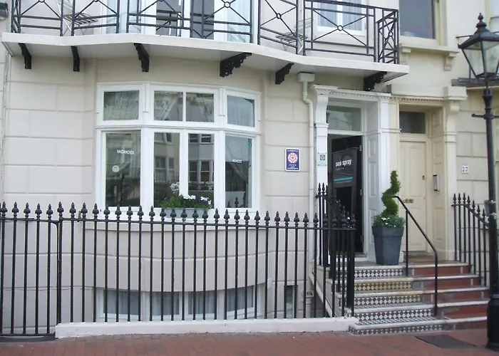 Central hotel: Sea Spray Hotel