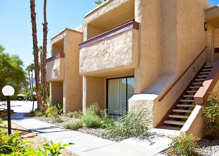 Beach hotel: Desert Vacation Villas
