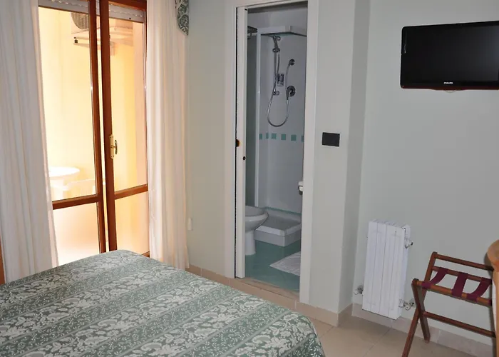 Hotel con piscina: Hotel Sayonara