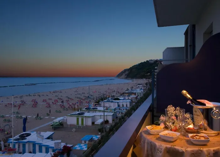 Hotel sulla spiaggia: Hotel Cavalluccio Marino