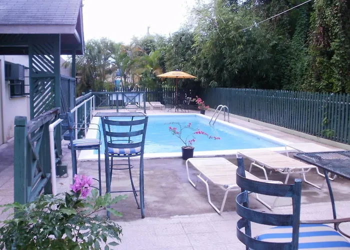 Beach hotel: Pineapple Court Hotel