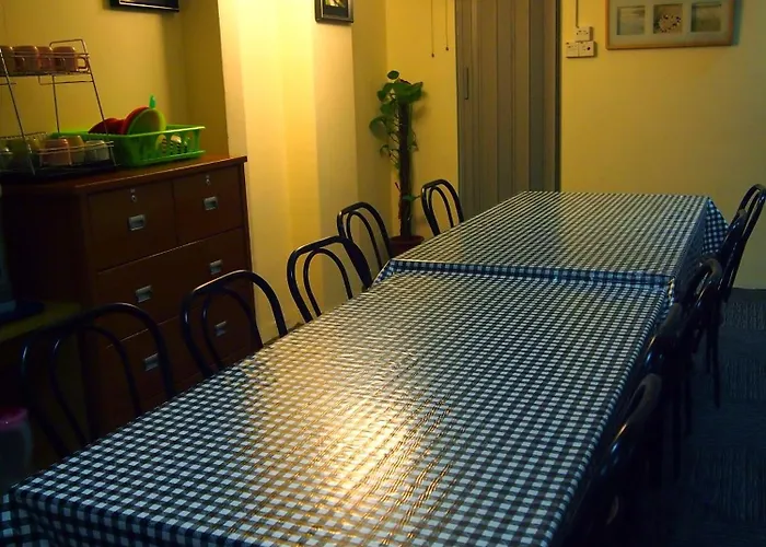 Hotel near College: Snooze Inn @Dunlop Street