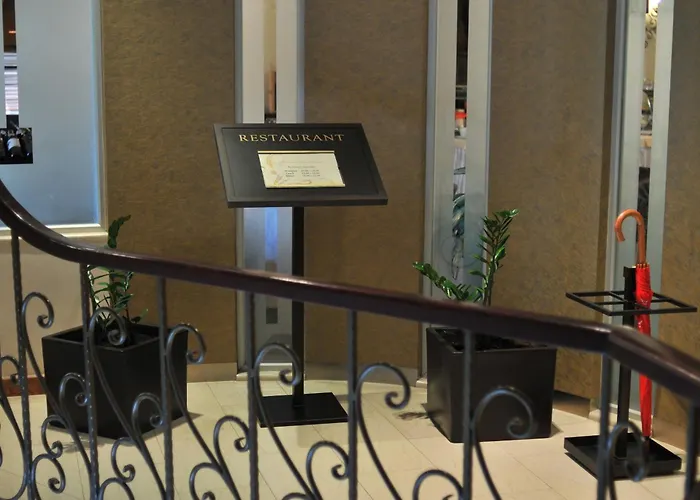 Monarc Hotel