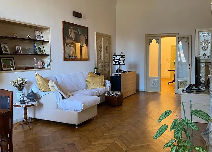 Hotel all'aeroporto: L'antica casa sui lungarni di Pisa