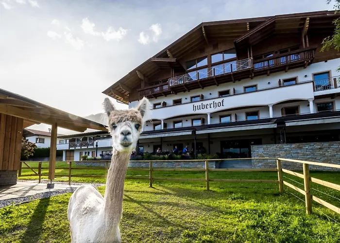 Hotel with Tennis: Hotel Huberhof