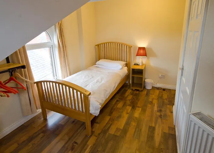 Guest house: Somerton House Rooms Only