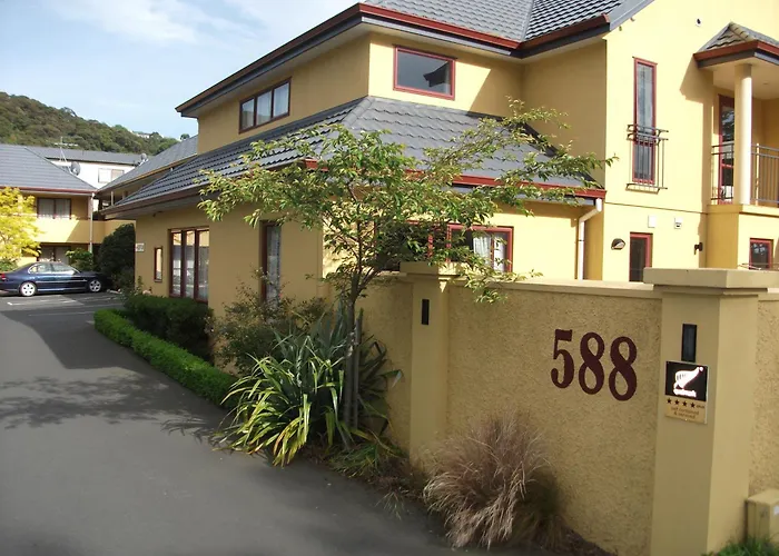 Alhambra Oaks Motor Lodge