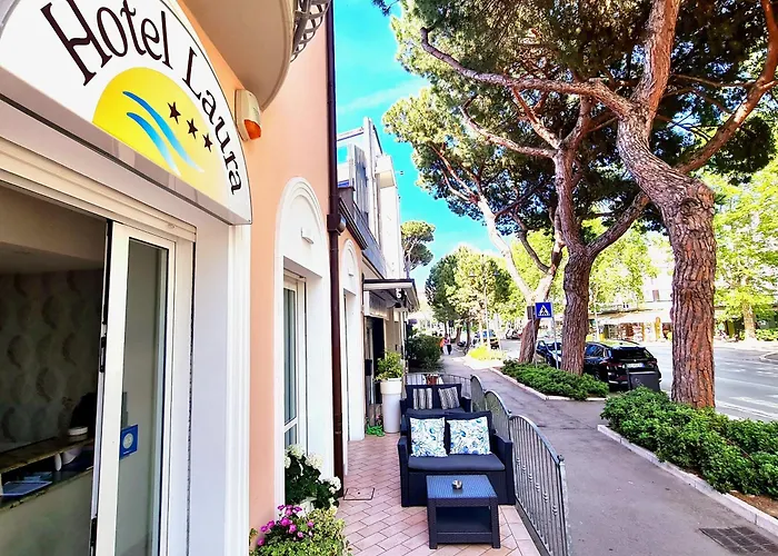Hotel sulla spiaggia: Hotel Laura