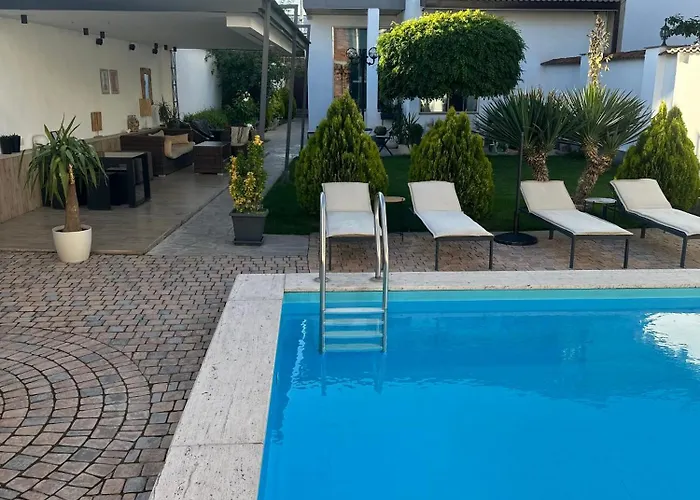  Garden Lounge