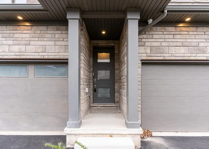 Niagara Falls Luxury Living - 8 Guest House