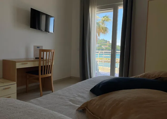 Hotel Con Piscina Mare