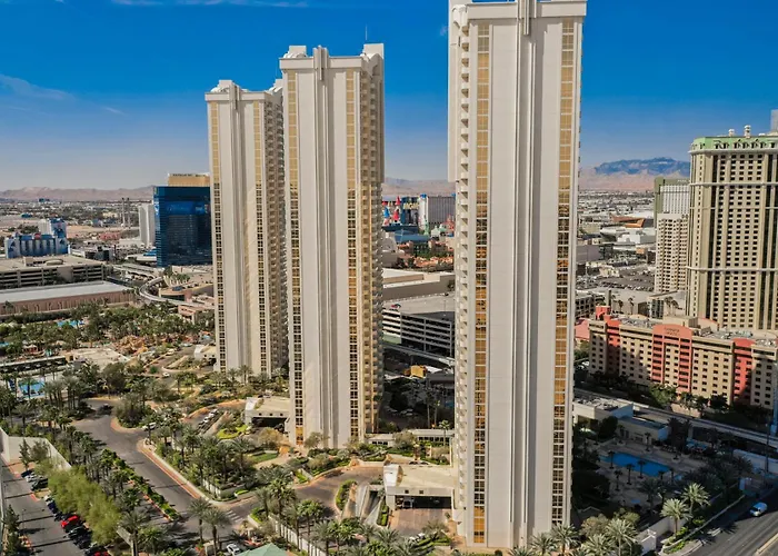 Cheap hotel: Stripviewsuites At Signature