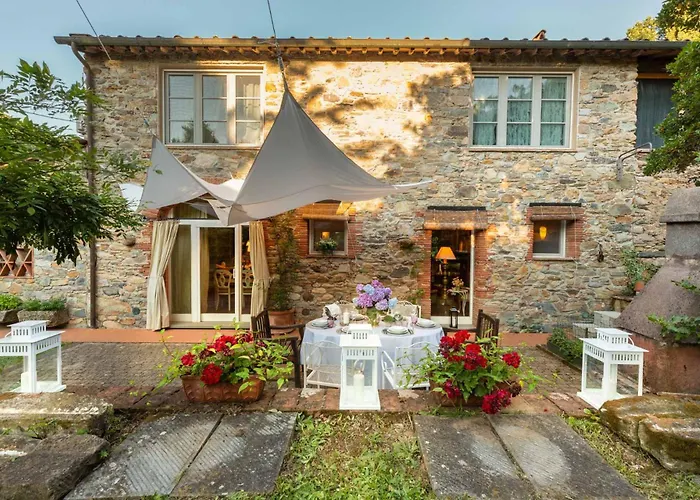 La villa: Villa Ester, A Stylish Farmhouse On The Hills