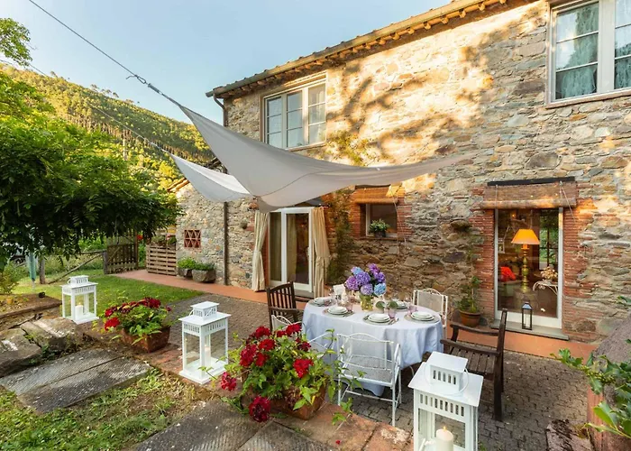 La villa: Villa Ester, A Stylish Farmhouse On The Hills