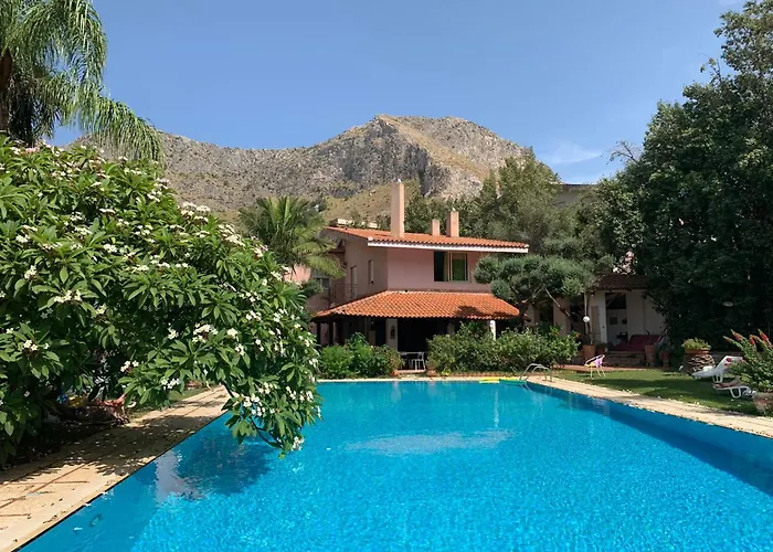 Hotel: Villa Megna - Green Paradise B&B