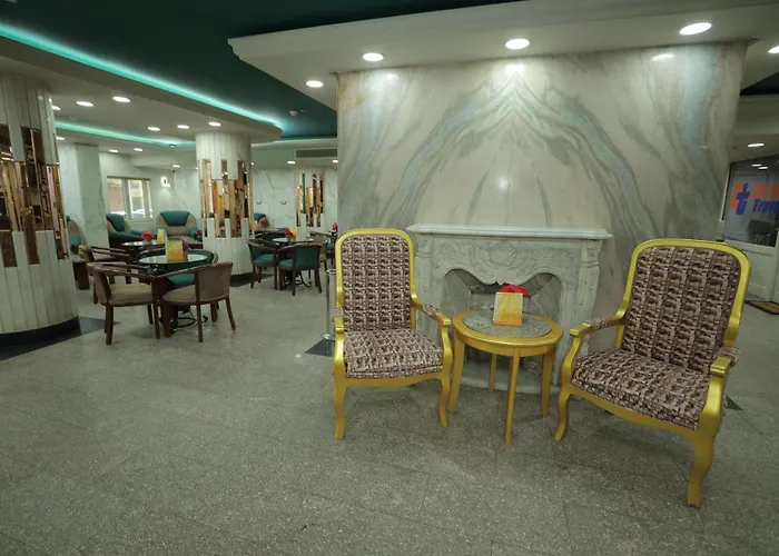 Happy City Hotel