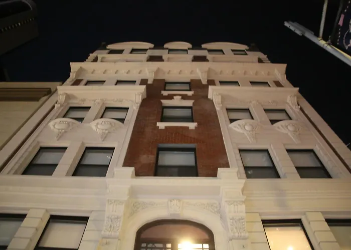 Airport Hotel: The Mayfair Hotel Times Square, An Ascend Collection