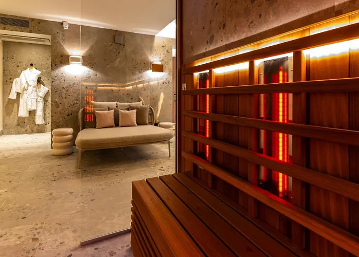 Beach hotel: Continental Hotel