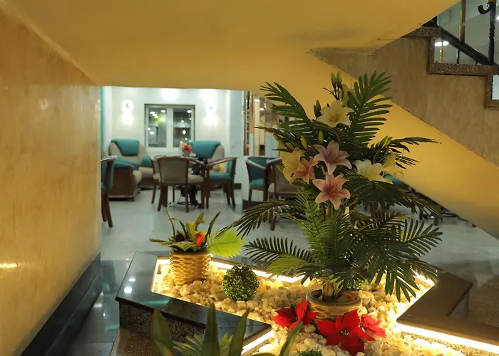 Happy City Hotel