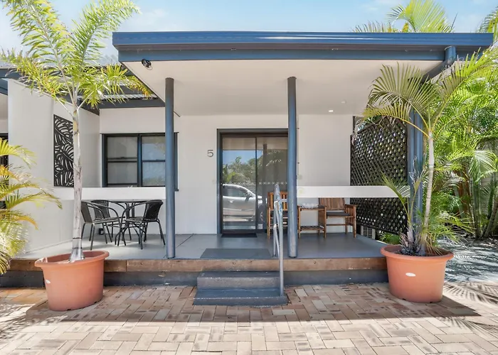 Pet Friendly hotel: Tasman Holiday Parks - Torquay Palms