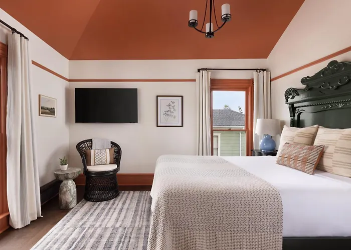 Hotel near College: Centrella Hotel, A Kirkwood Collection Hotel