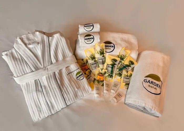 Hotel with pool: Garden Hotel & Spa