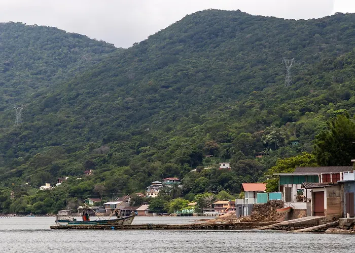 Vila: 150m da Praia e a 300m do Villa Casarão WZ8850