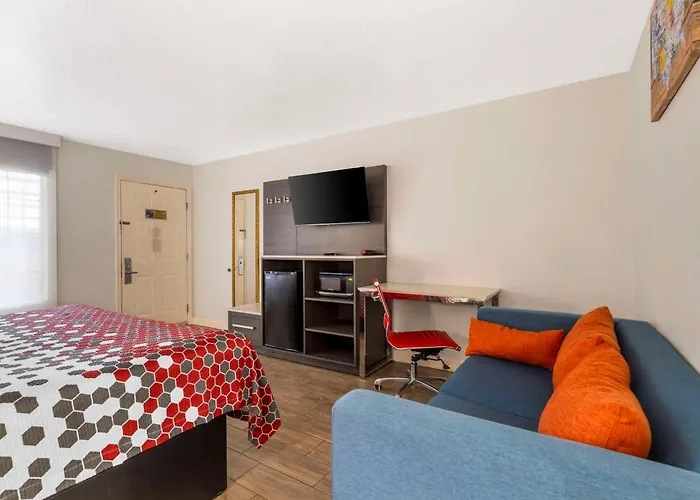 Econo Lodge Inn & Suites Near Lackland Afb