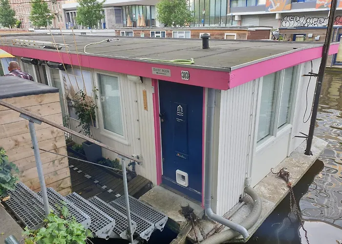 Houseboat-Amsterdam